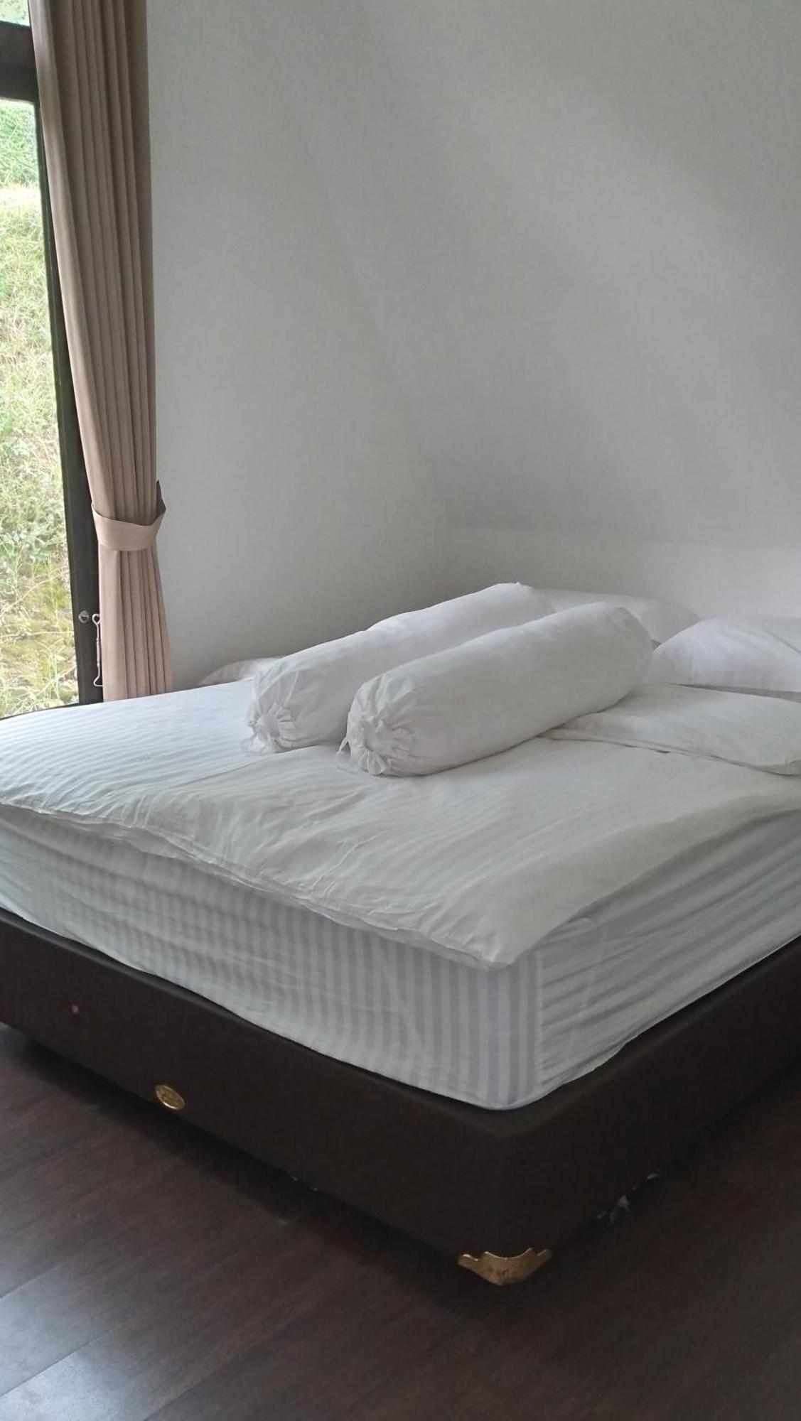 Joglo Kumpul Resort Cangkiran Δωμάτιο φωτογραφία